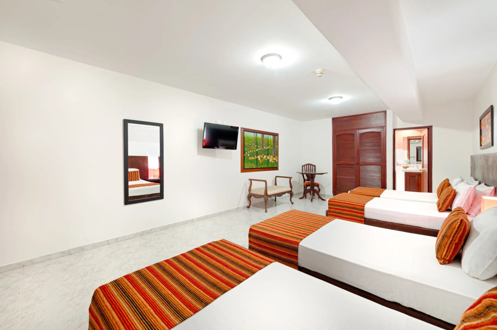 TAMA Hotel Granada Real Cali