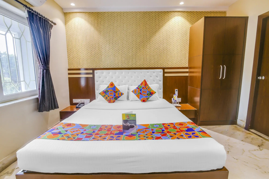 FabHotel Luxor - Nr Acropolis Mall