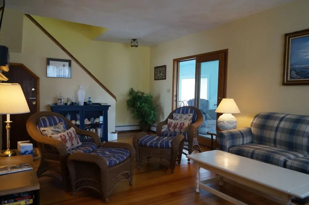 Short Sands View Y770-g Beautiful, Large Home Short Walk Through A Neighborhood To Short Sands Beach 4 Bedroom Home by RedAwning