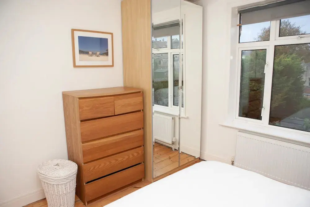 Charming 2 Bedroom House Near City Centre