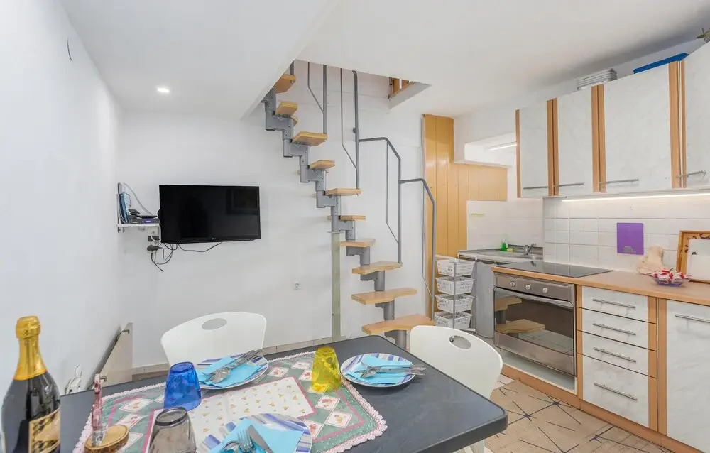 Beautiful Apartment in Cres With Wifi and 1 Bedrooms
