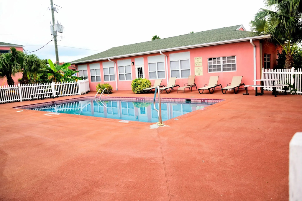 Flamingo Motel
