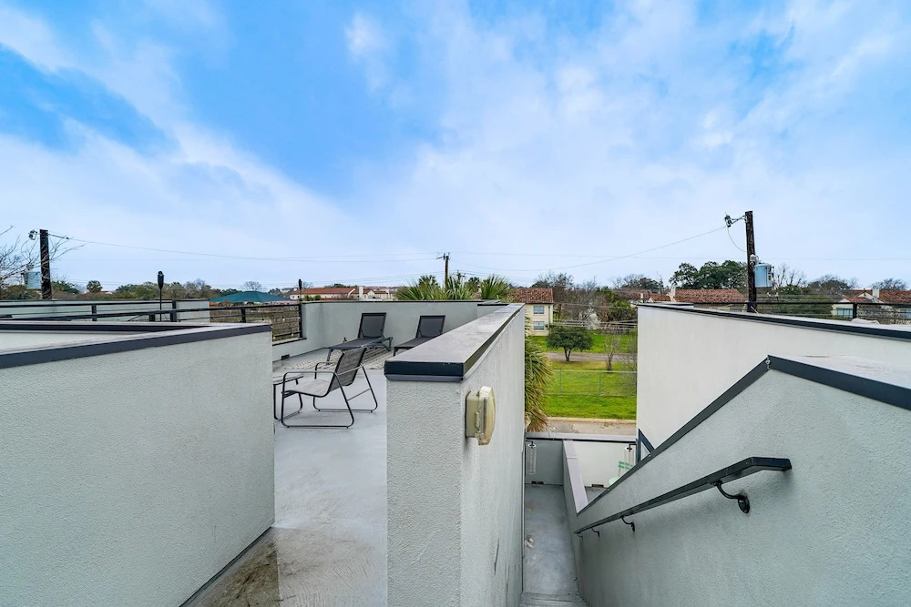 Upscale San Antonio Condo w/ Rooftop Patio