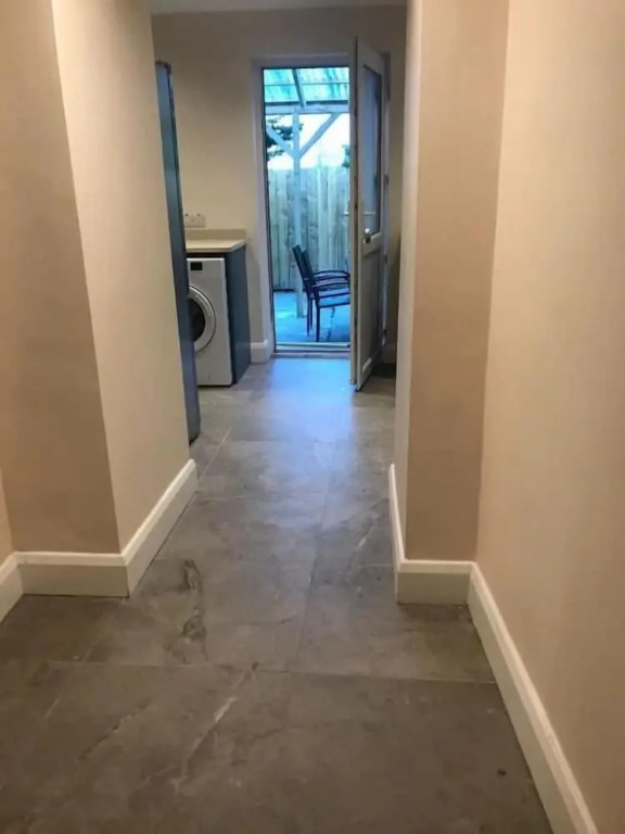 6 Eyre Square Lane
