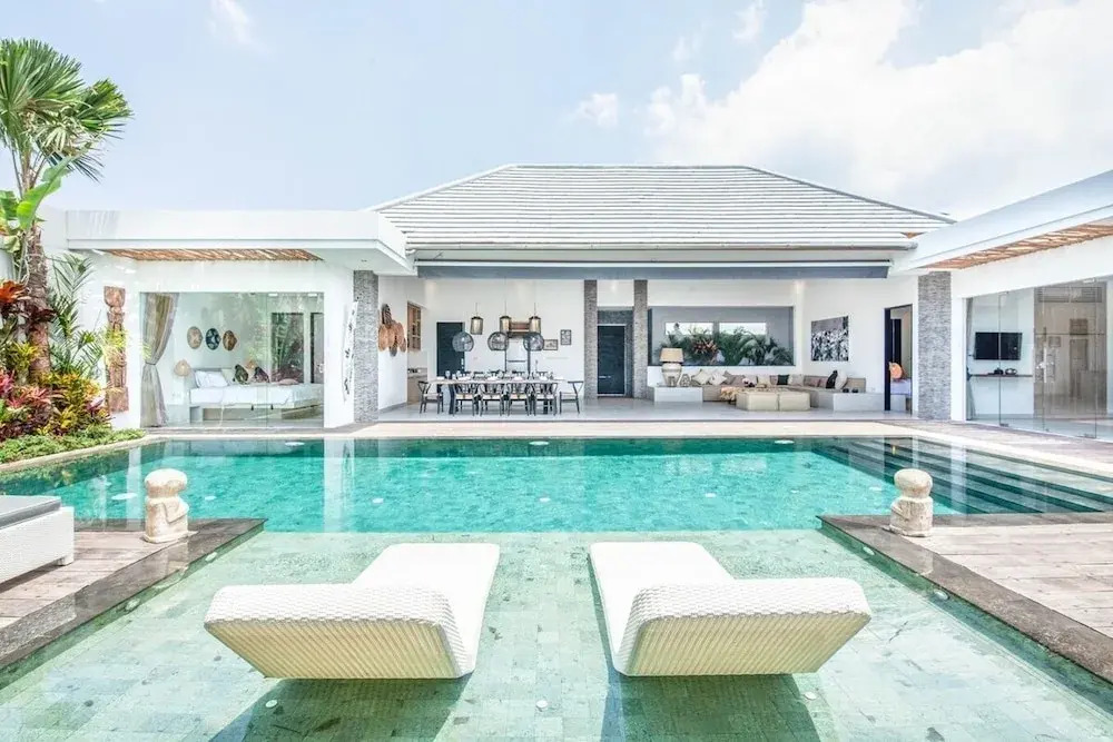 Spectacular 4BR Villa, 400m to Beachfront Elegance