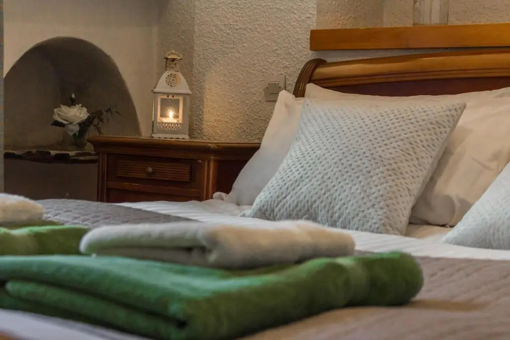 Ski Peak - Chalet Dibona, cosy log fire evenings 200m from the slopes