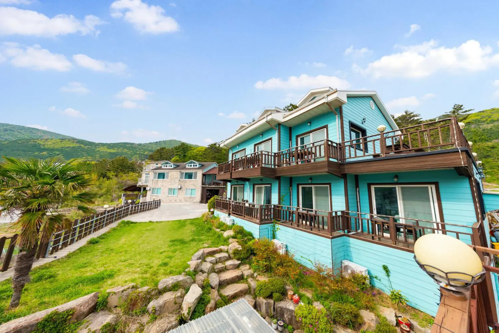 Geojae Waedo Valley Pension