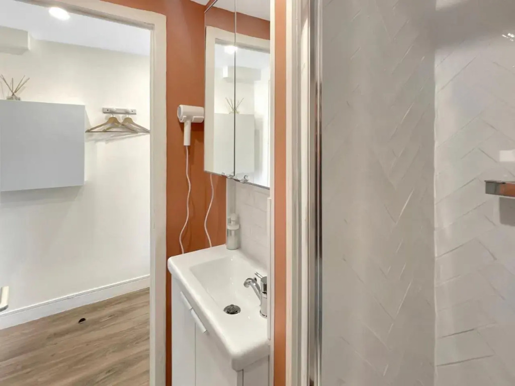 Petit coin cocooning privé 4min a pied de la gare