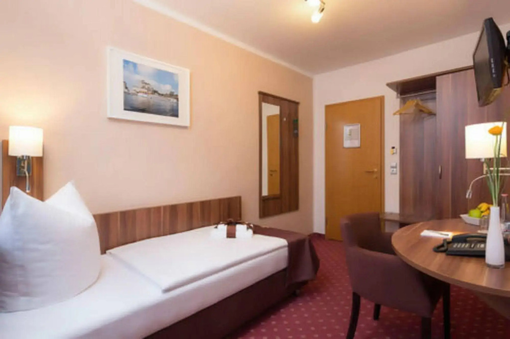 Gold Hotel