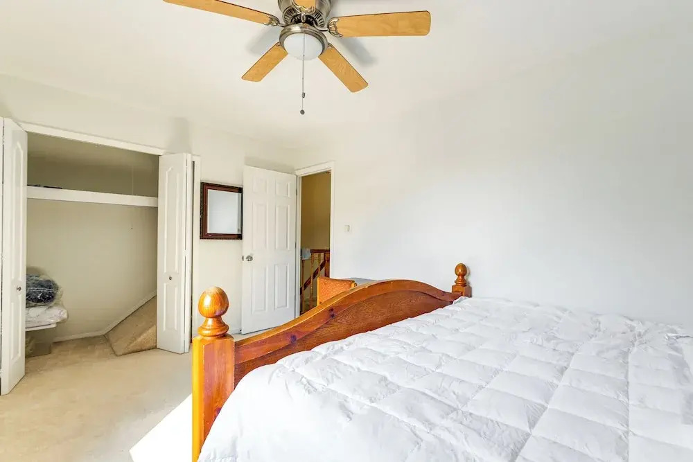 3 Mi to Dulles Airport: D.c. Area Townhome