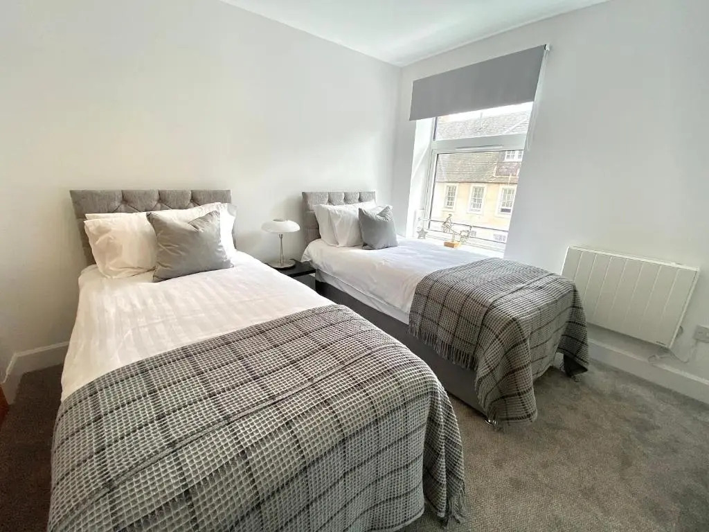 High Street, Stylish City Centre Apartment, 3 Bed