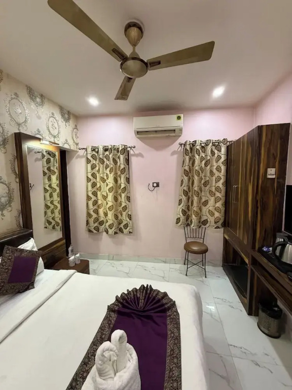 Hotel Bharat