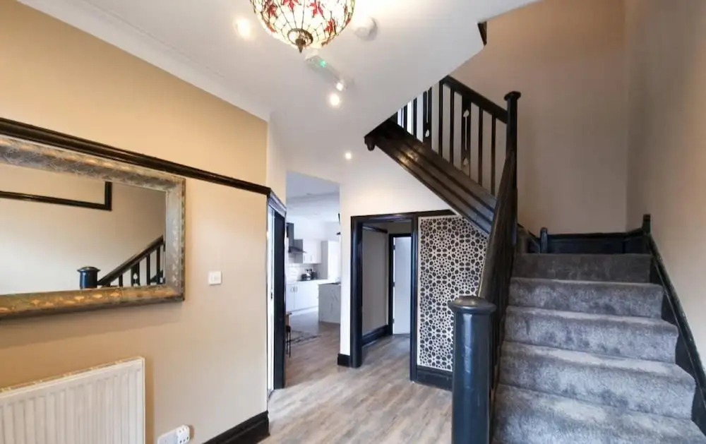 Stylish King Bed Suite - Family/ Contractor