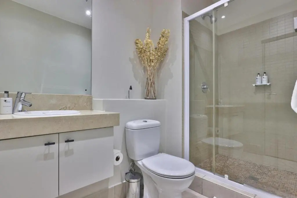 Stylish, Modern Apartment With Breathtaking Views.