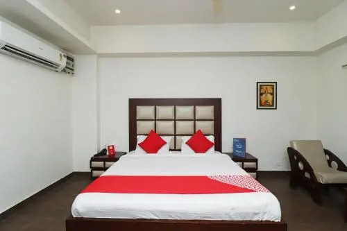 OYO 28414 Hotel Royal Palm