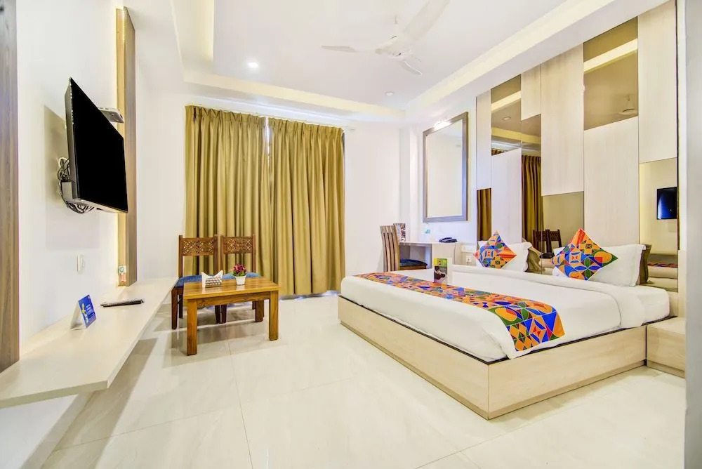 Fabhotel Yellow