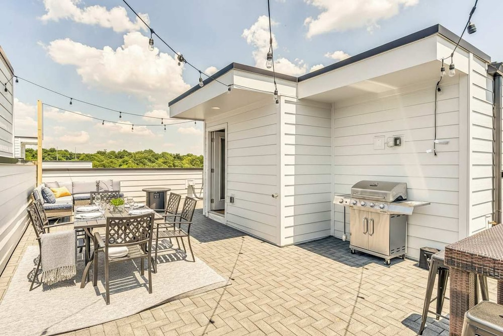 Grill Fire Pit Views Near Downtown Nashville