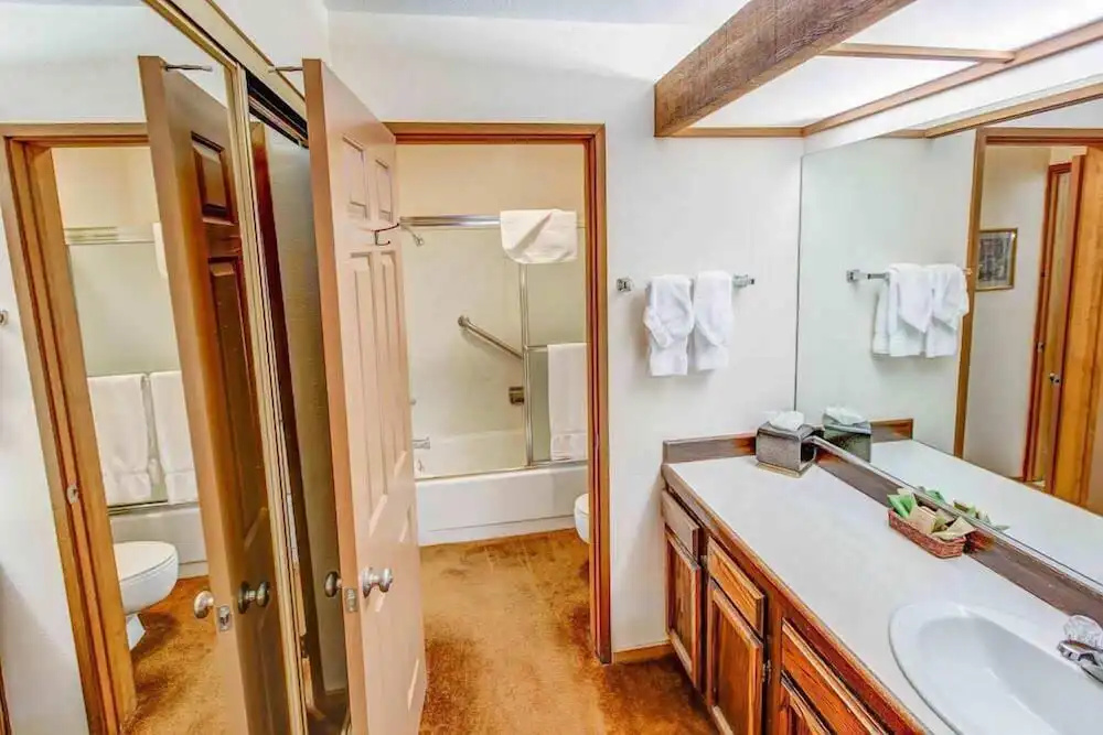 Aspen Creek #119 - Shared Pool, Hot Tub & Bbq!