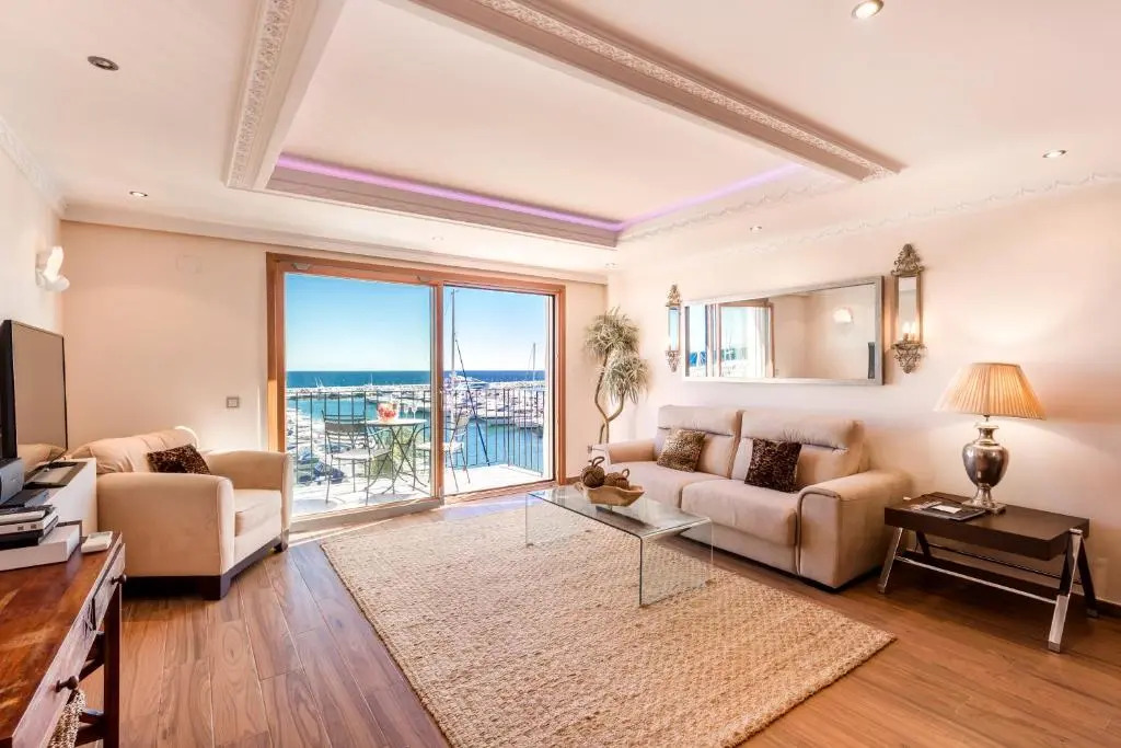 Puerto Banus first line with sea and Marina views