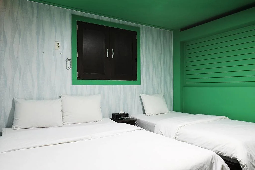 Hotel H.E