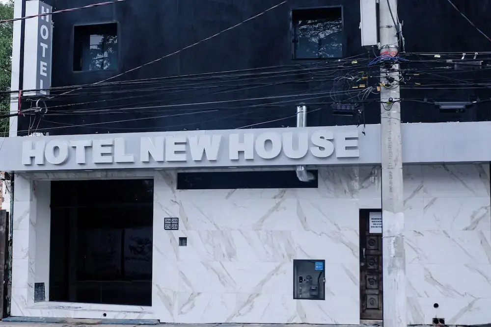 Hotel New House