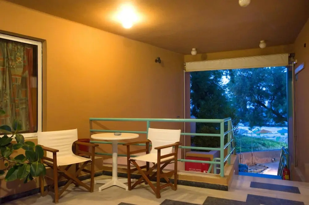 Seafalios-Beach Front Apt