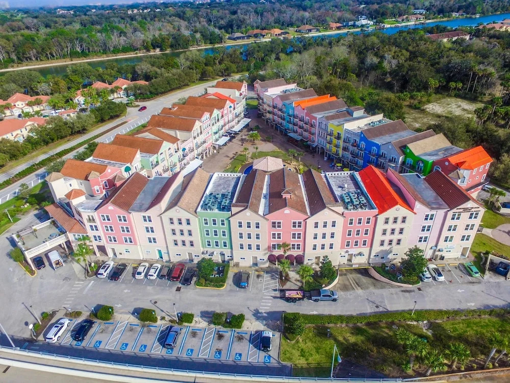 Oceanview Top-floor Penthouse in Surf Club Beach Pool Access