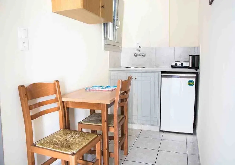Sail Inn Studios & Apartments