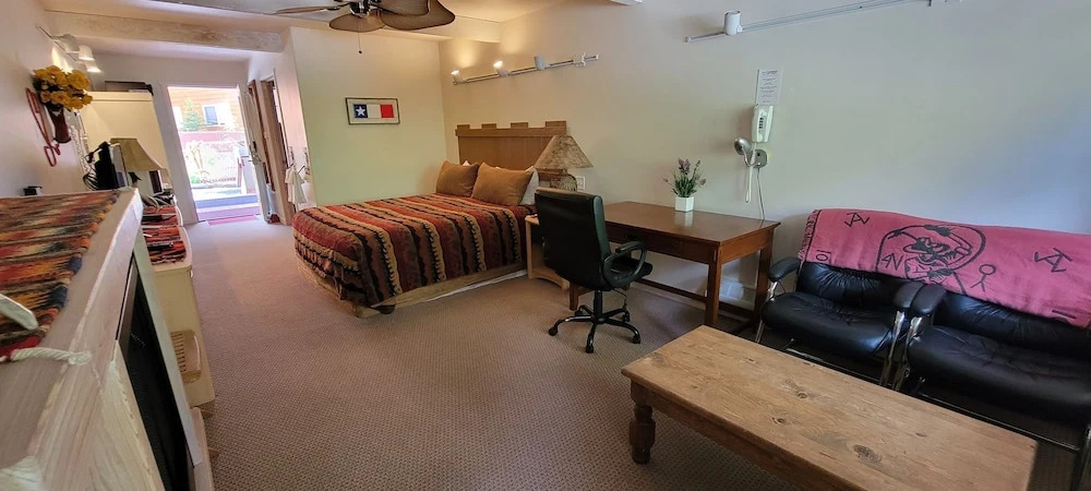 Hot Springs Inn