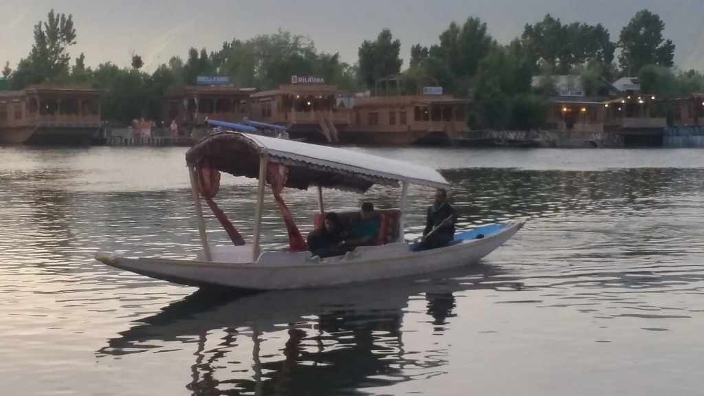 Young Bombay Premium Heritage Houseboat