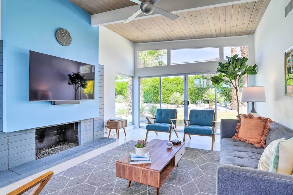 Pool & Mountain Views: Palm Springs Home
