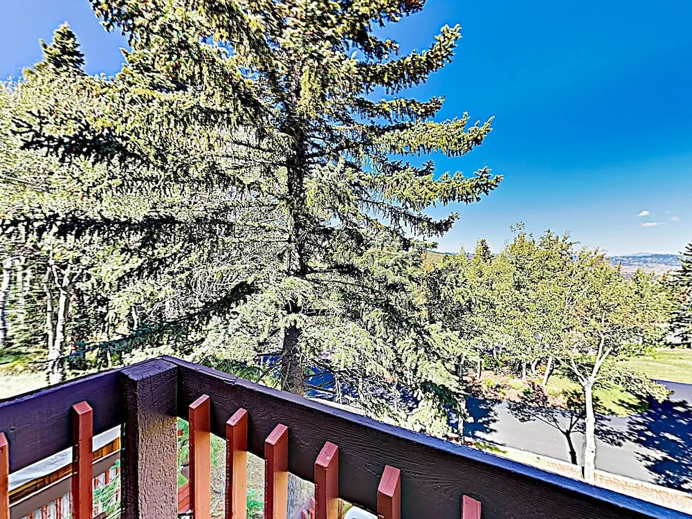 New Listing! Deer Valley Townhome W/ Hot Tub, Pool 3 Bedroom Townhouse