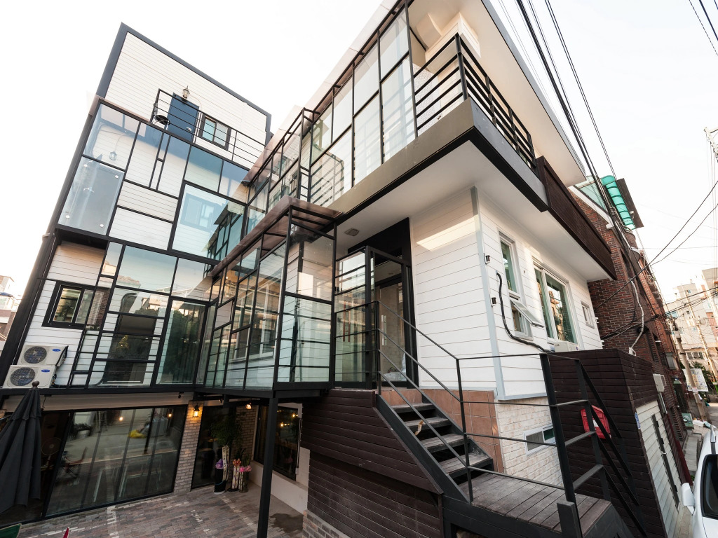 INNO Hostel & Pub Lounge Hongdae