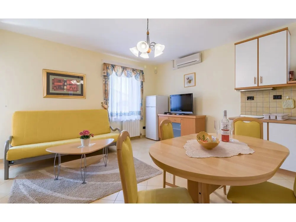 Modern Apartment With Balcony, Garden View in Villa Vizula