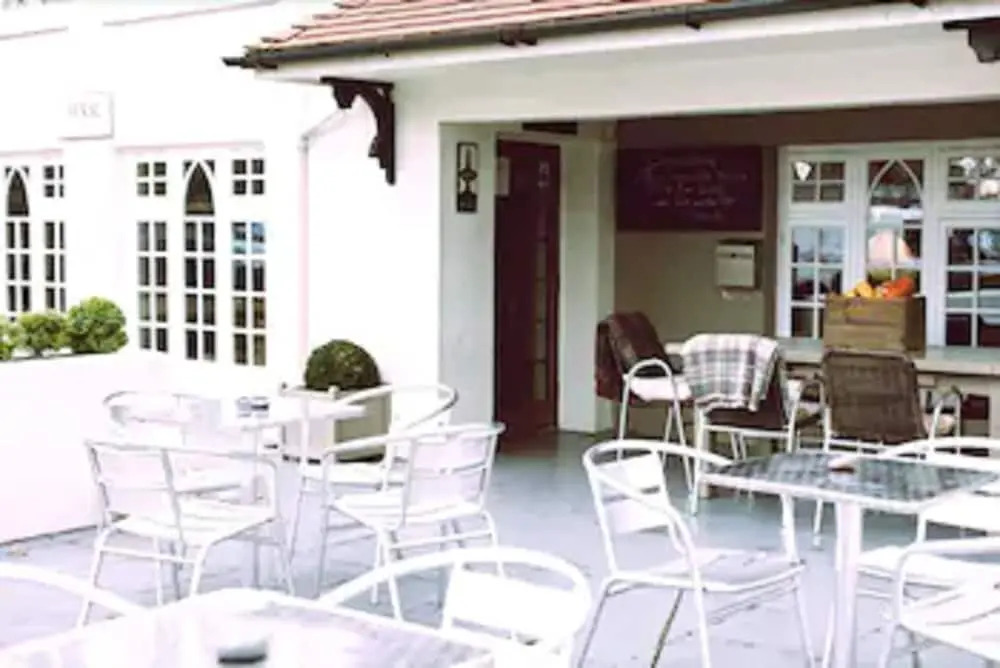 Les Douvres Hotel
