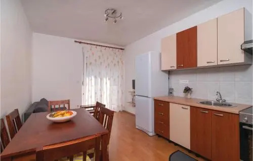 Three-Bedroom Apartment in Pucisce