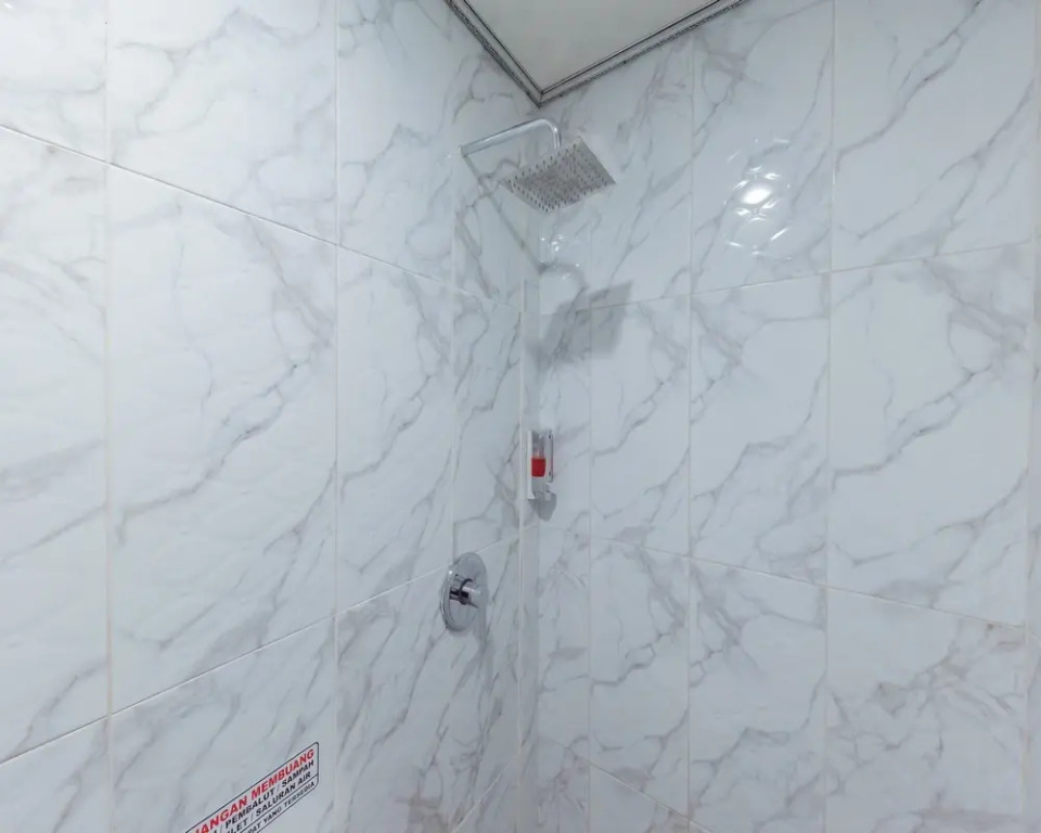 RedDoorz Plus near RSUD Gunung Jati Cirebon