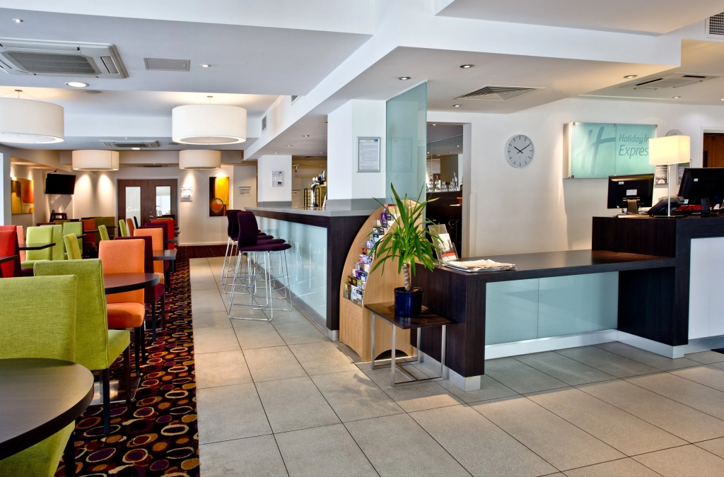 Holiday Inn Express Birmingham–South A45
