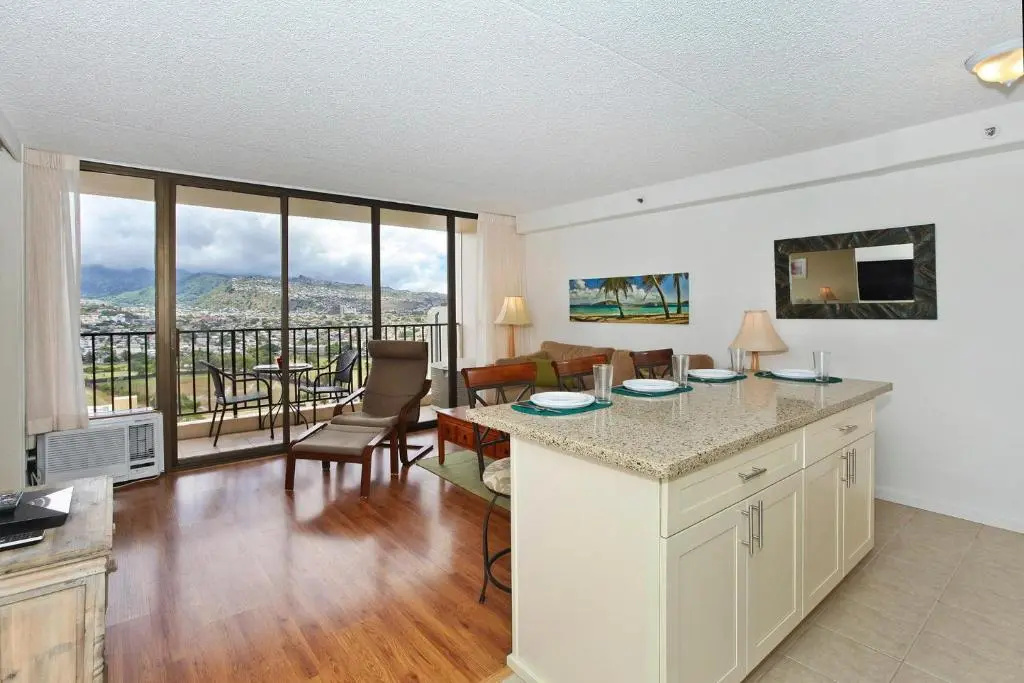 Waikiki Banyan #2609-T2