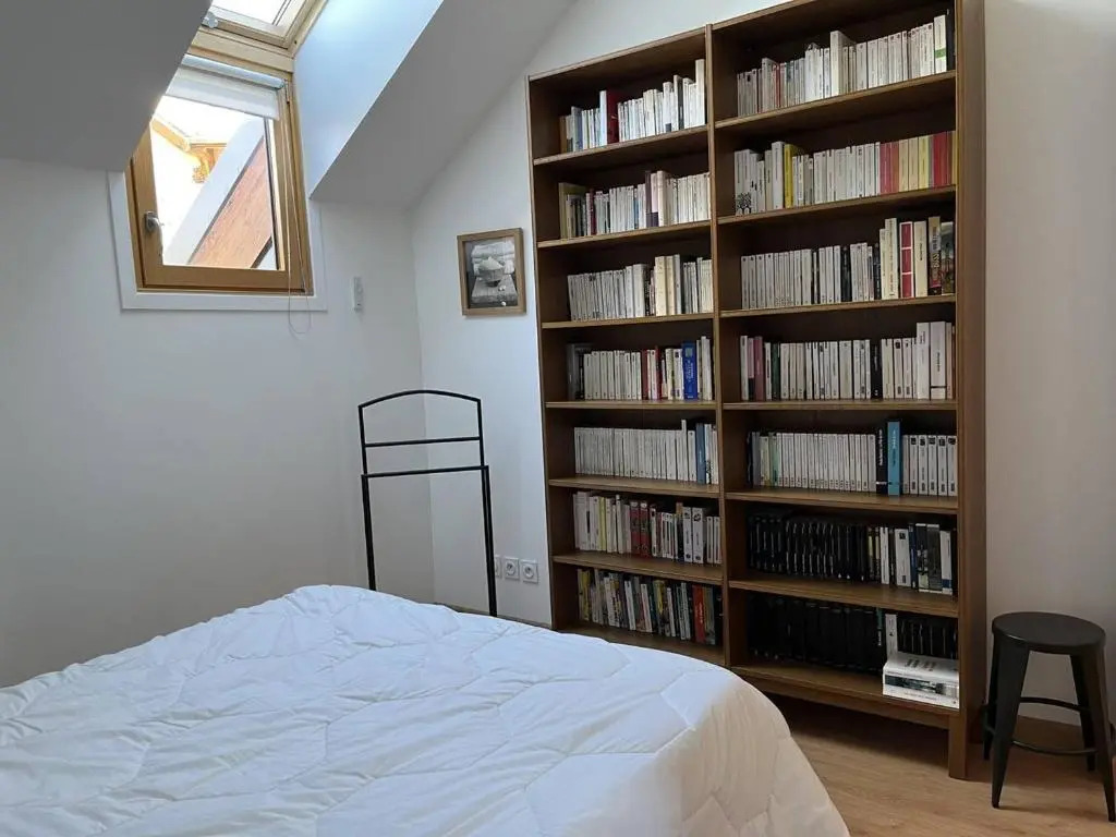 Appartement fonctionnel avec balcon, à 10 min du centre, parking gratuit, idéal pour 5 personnes - FR-1-548-3