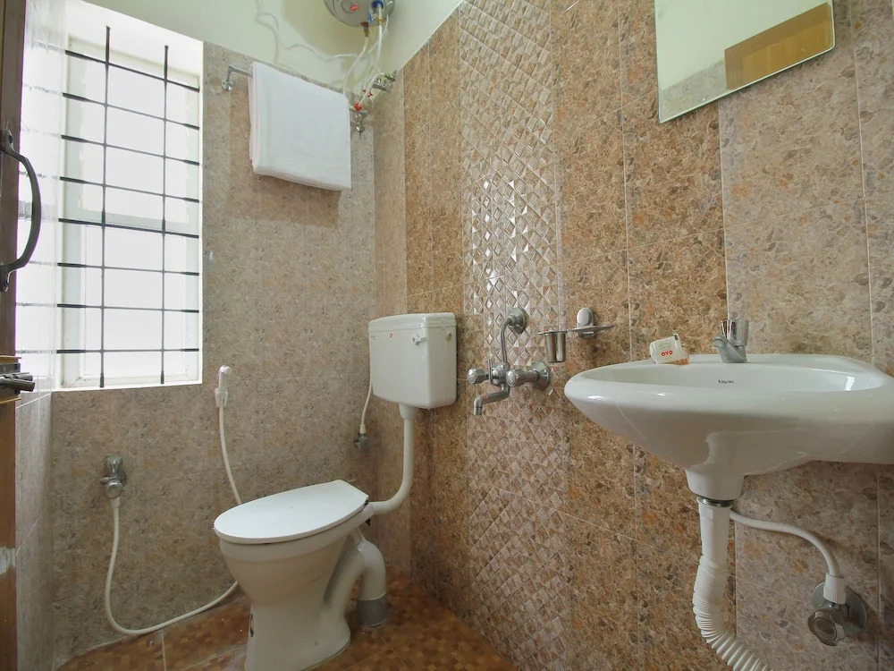 OYO 15856 Home 2BHK Near Rock Beach