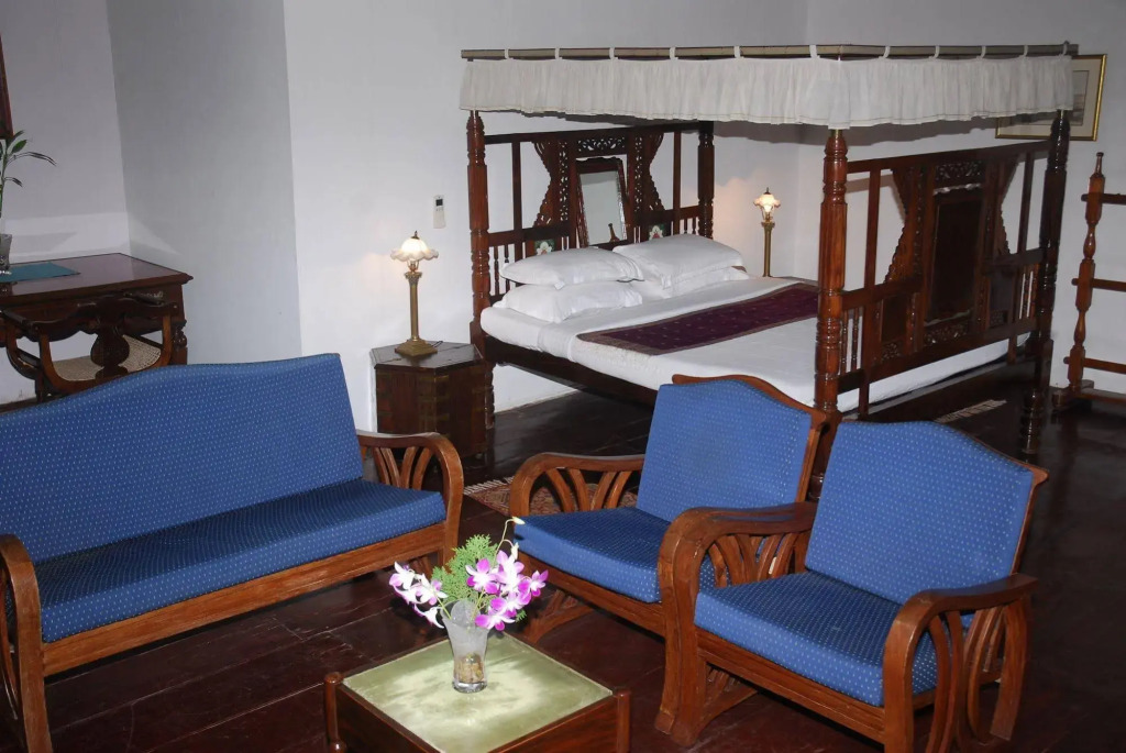 Old Courtyard Hotel