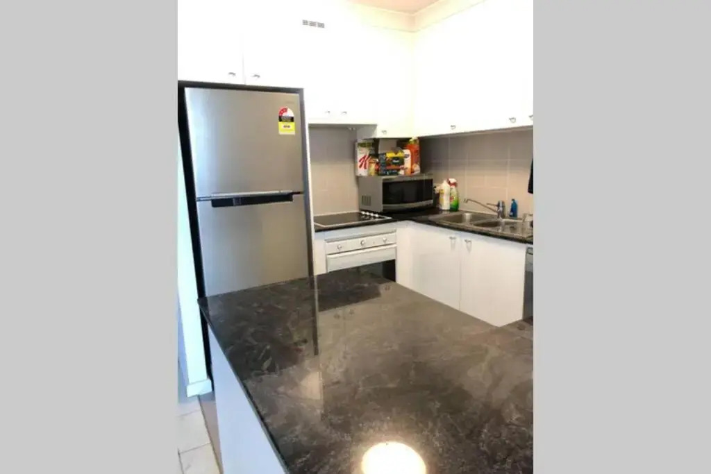 City Plaza in the heart of Canberra Centre! Private room in shared Apartment