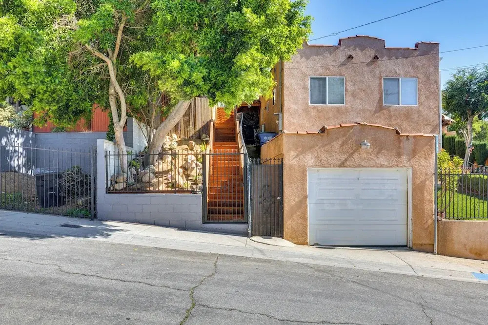 5 Mi to Dtwn Los Angeles: Apt w/ Outdoor Space!
