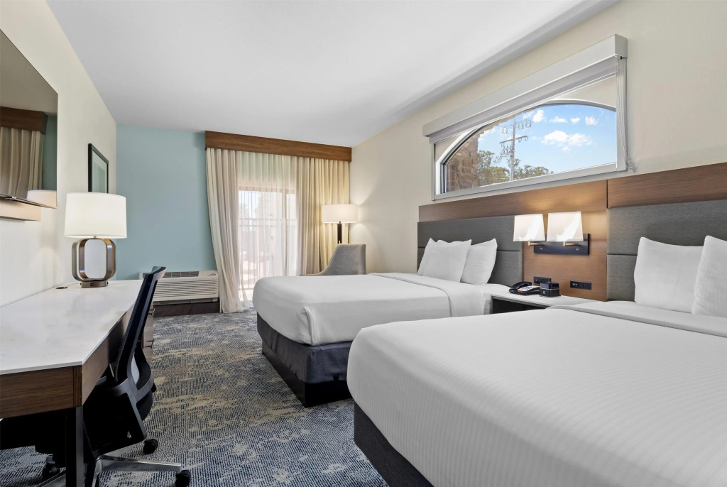 La Quinta Inn & Suites by Wyndham Santa Cruz