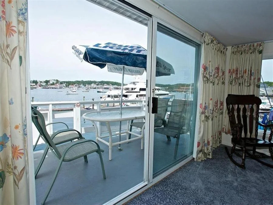 Browns Wharf Inn
