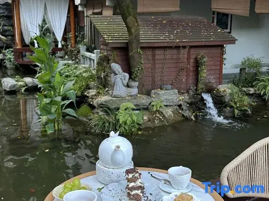 Phoenix Xueqingji Humanity Banshan Homestay (Phoenix Ancient City Branch)