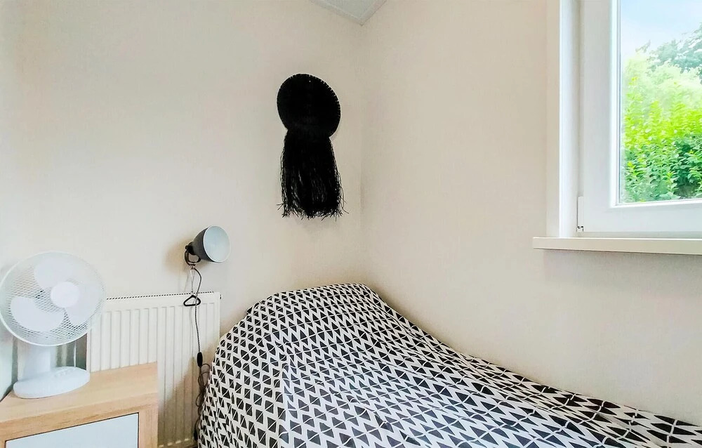 Pet Friendly Home In Heinkenszand With Wifi