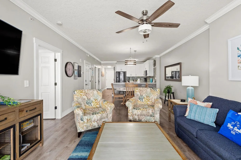 Beautiful Ocean Views! 2-Bedroom, 2-Bathroom! Resort Pools