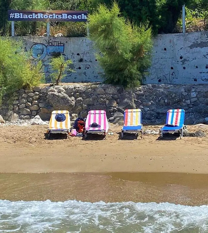 Black Rocks Luxury Seafront Beach Suite